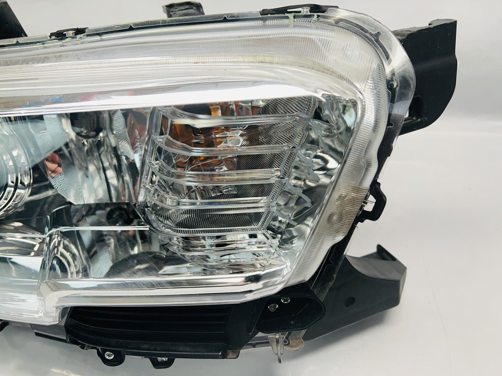 TABS 16 2017 2018 2019 2020 2021 2022 TOYOTA TACOMA HALOGEN RIGHT OEM HEADLIGHT - Image 3