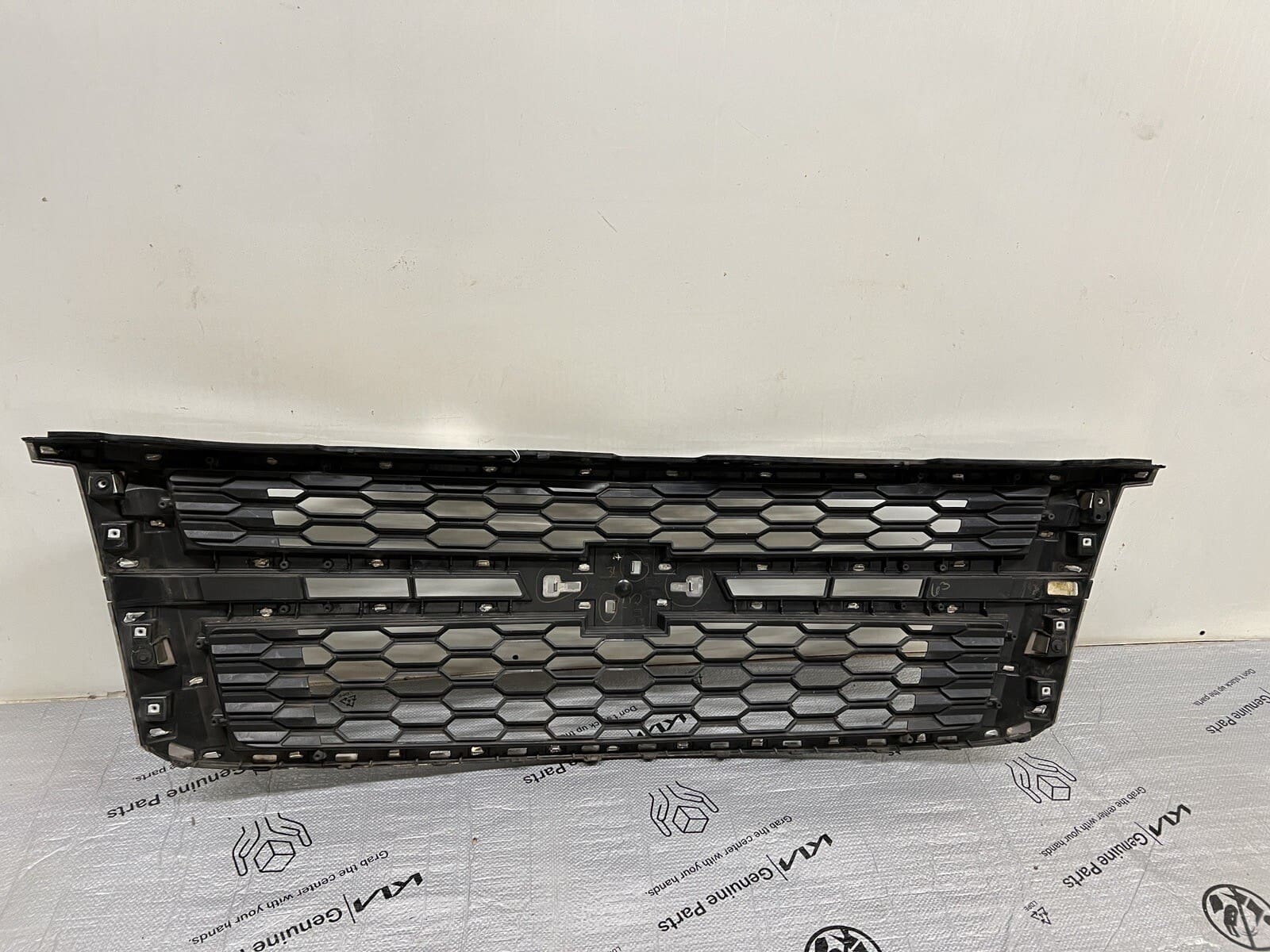 2015 2016 2017 2018 2019 2020 CHEVY TAHOE SUBURBAN OEM GRILLE CHROME 23440914 - Image 19