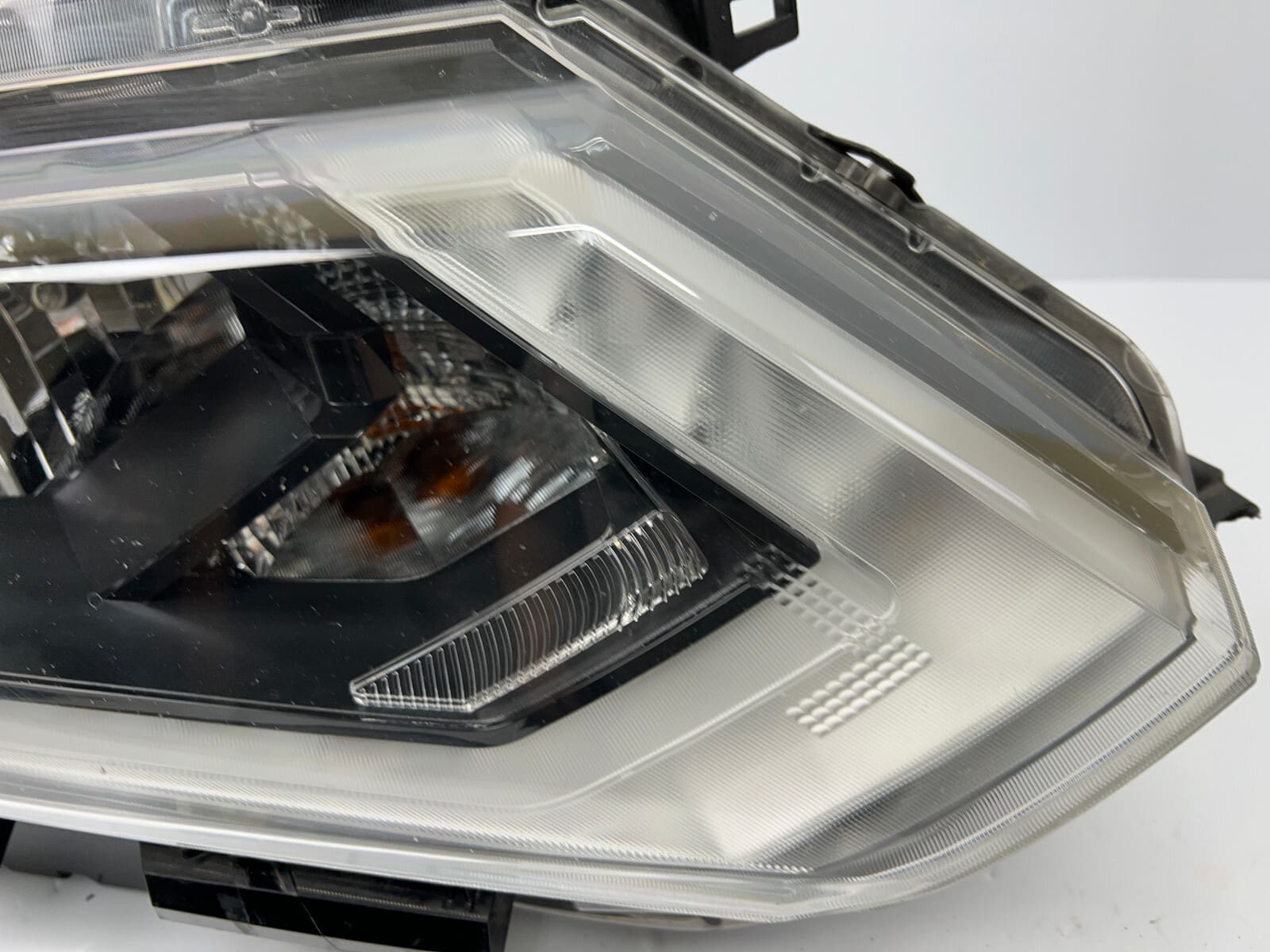 2017 2018 2019 2020 nissan rogue halogen led front right oem headlight - Image 4