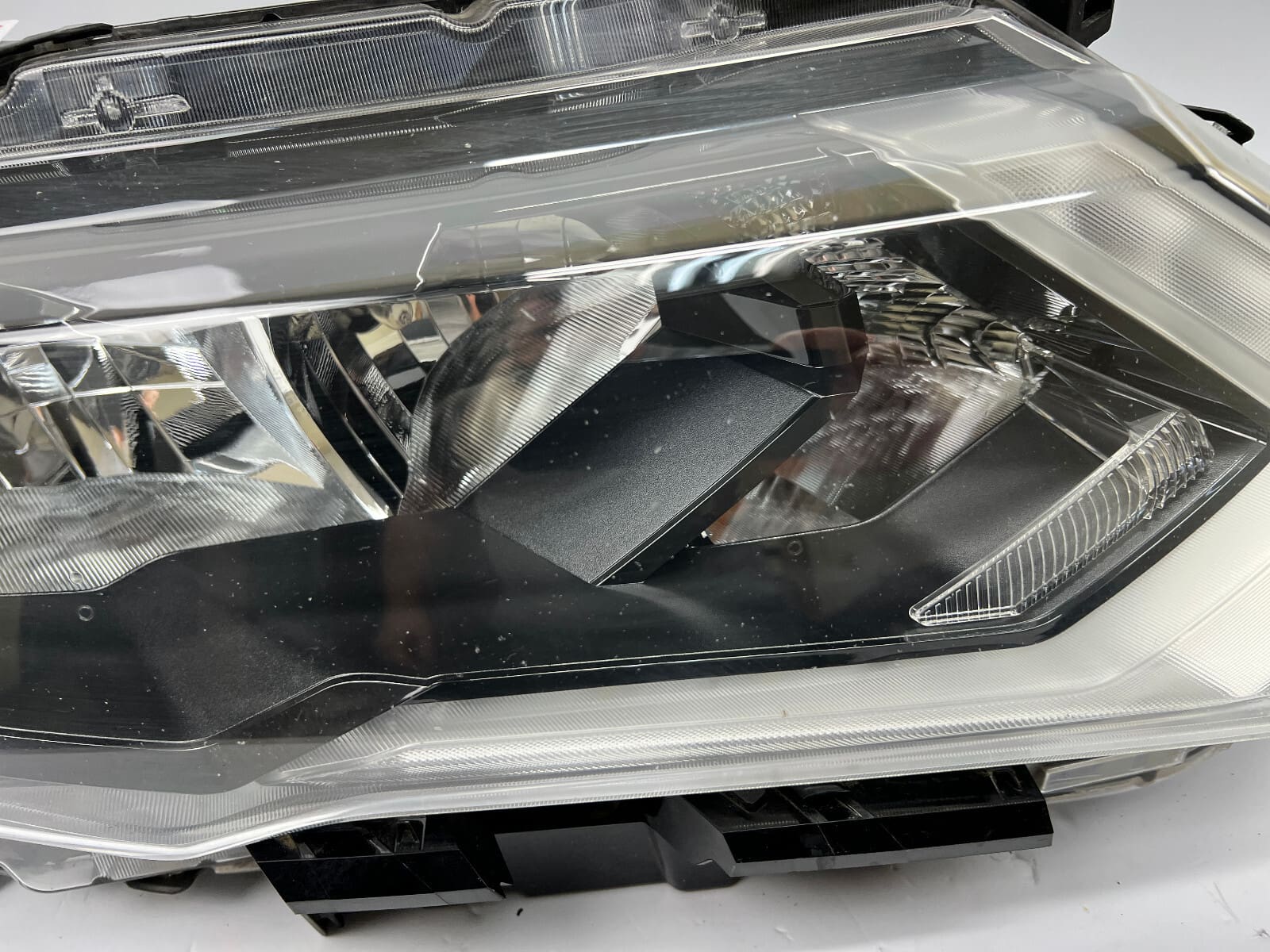 2017 2018 2019 2020 nissan rogue halogen led front right oem headlight - Image 6