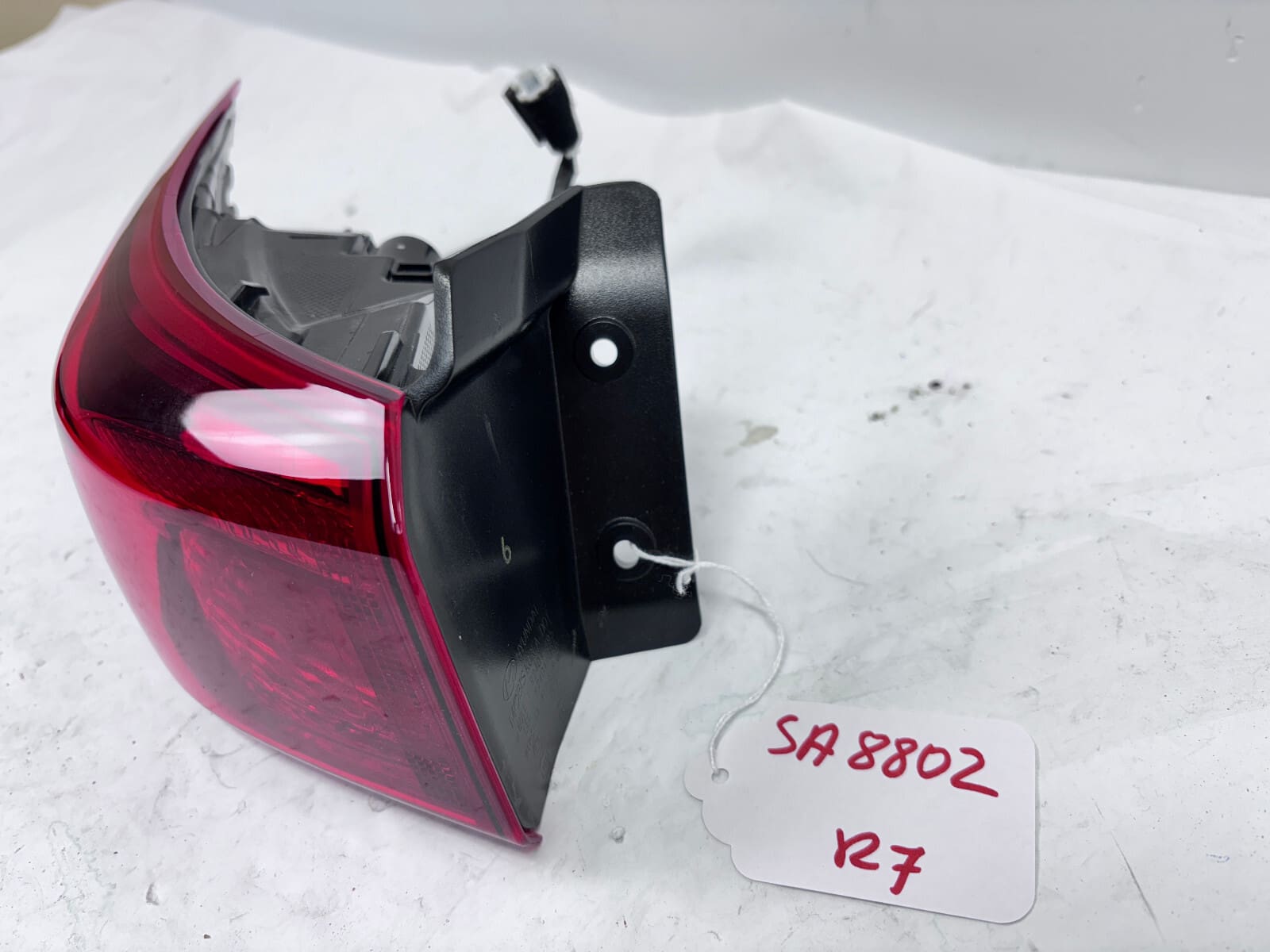 92401J9510 2022 2023 HYUNDAI KONA HALOGEN REAR LEFT OEM TAIL LIGHT - Image 4