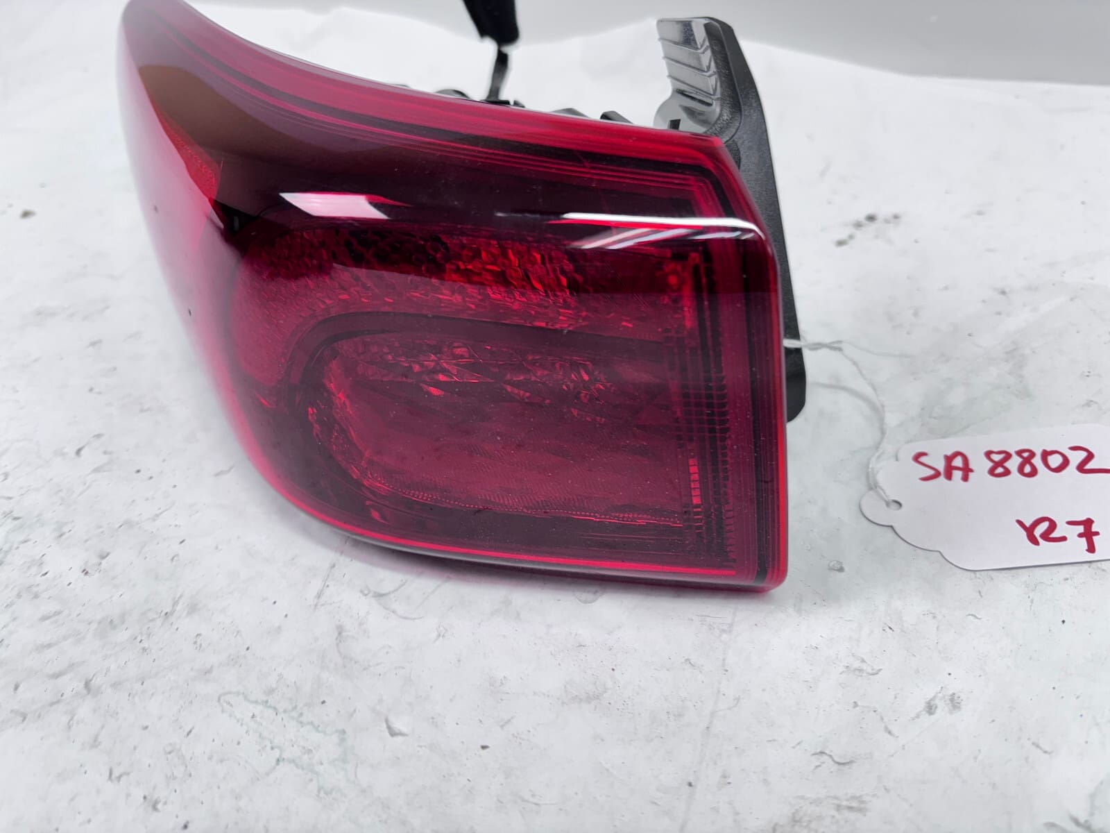 92401J9510 2022 2023 HYUNDAI KONA HALOGEN REAR LEFT OEM TAIL LIGHT - Image 5