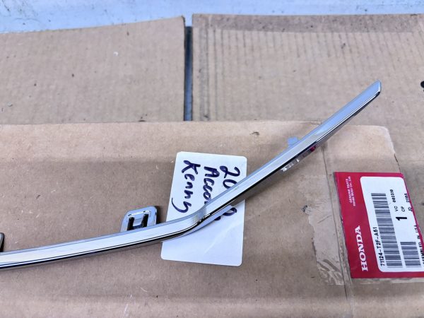 OEM 2016 2017 Honda Accord Front grille lower trim molding chrome 71124-T2F-A51 - Image 2