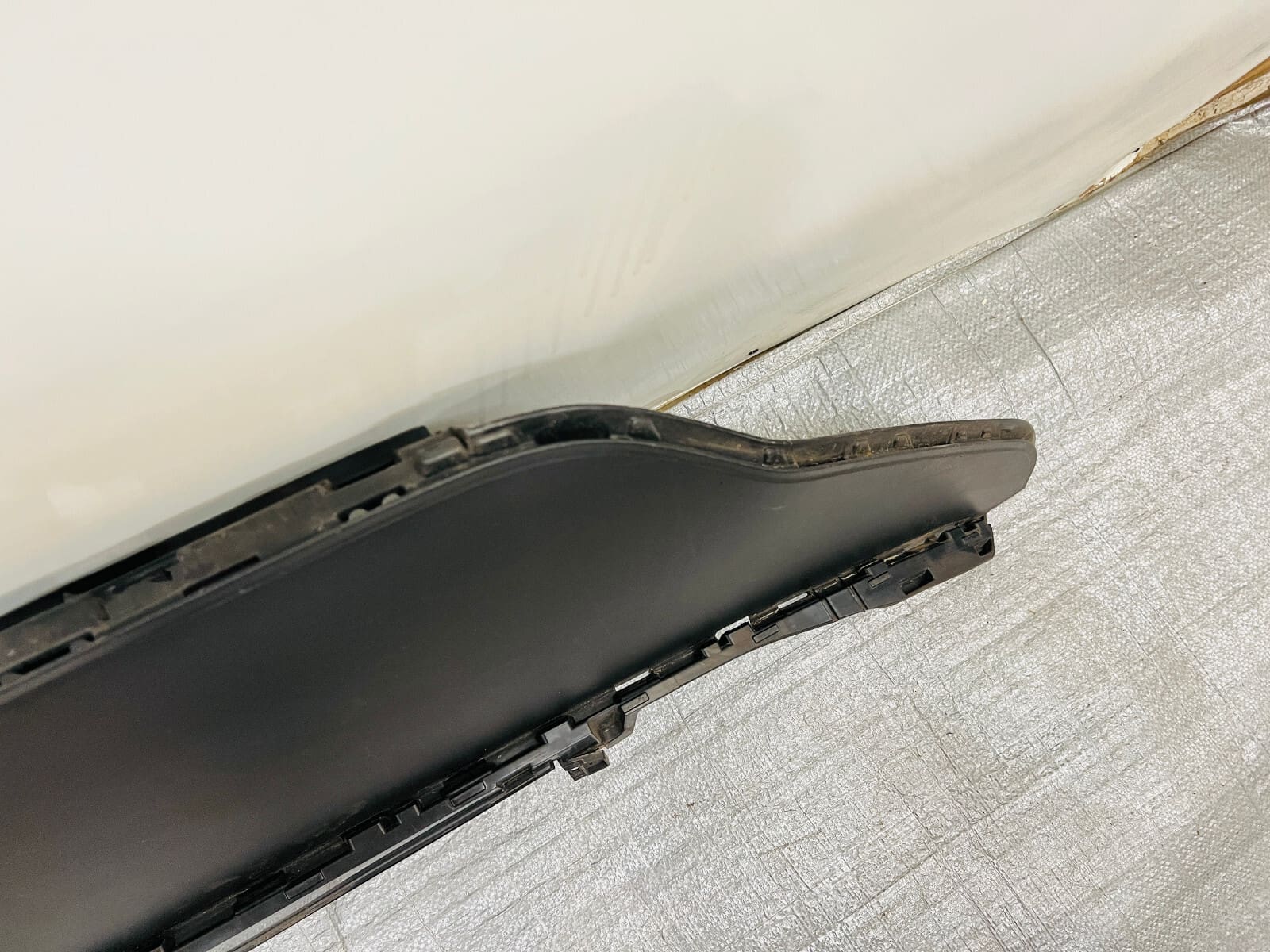 3CN805915A 2021 2022 2023 VW ATLAS R-LINE FRONT LOWER VALANCE AIR DEFLECTOR - Image 3