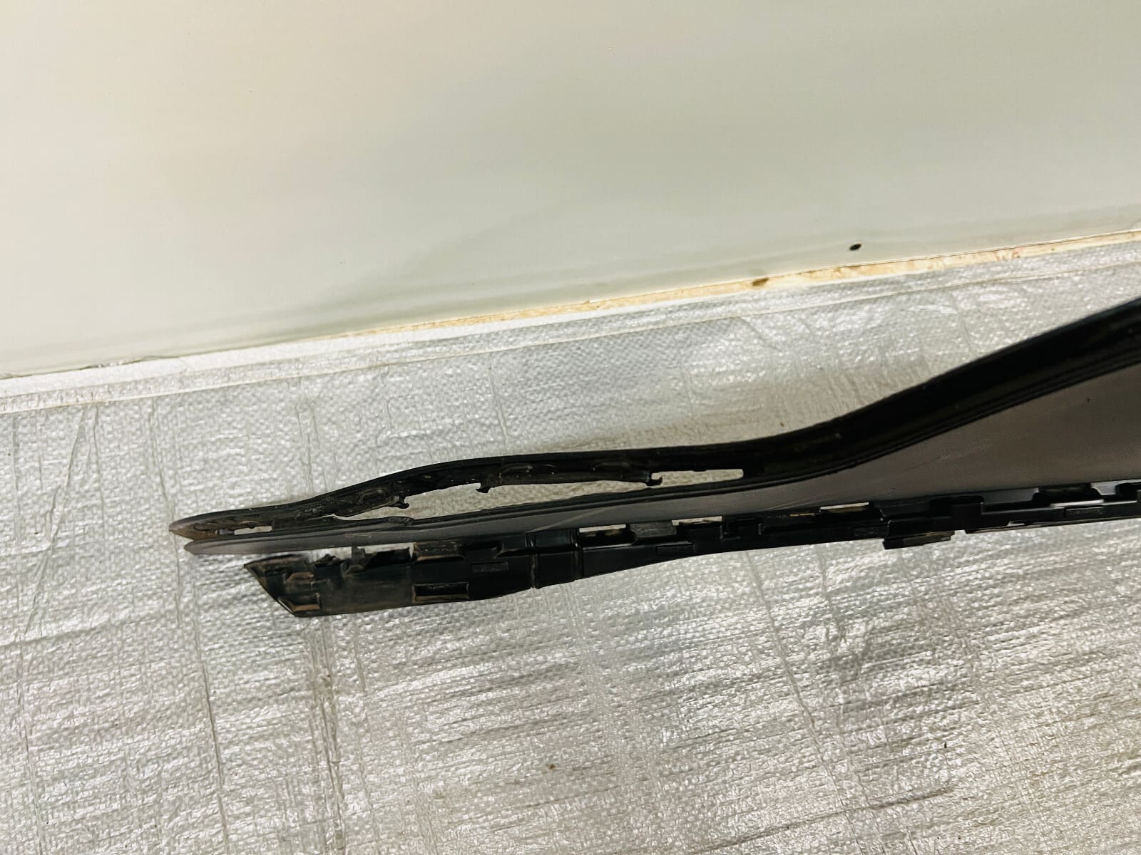 3CN805915A 2021 2022 2023 VW ATLAS R-LINE FRONT LOWER VALANCE AIR DEFLECTOR - Image 10