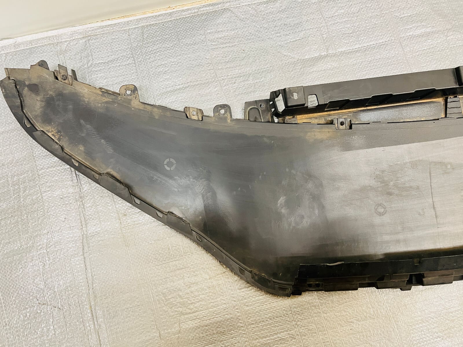 3CN805915A 2021 2022 2023 VW ATLAS R-LINE FRONT LOWER VALANCE AIR DEFLECTOR - Image 12
