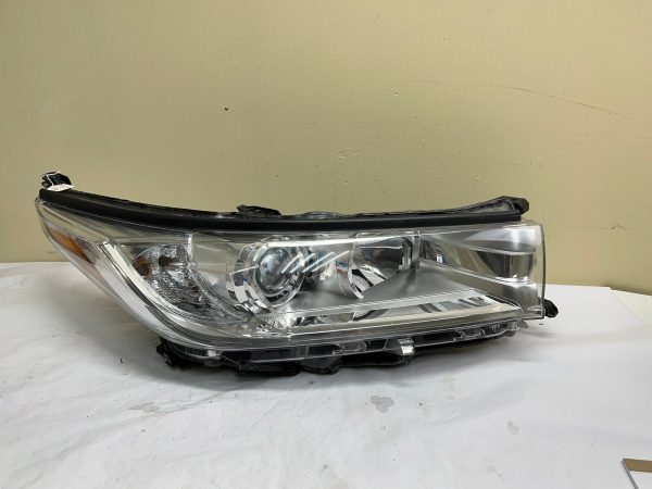 ALL TABS  2017 2018 2019  TOYOTA HIGHLANDER HALOGEN FRONT RIGHT OEM HEADLIGHT