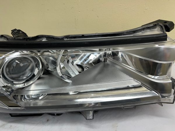 ALL TABS  2017 2018 2019  TOYOTA HIGHLANDER HALOGEN FRONT RIGHT OEM HEADLIGHT - Image 5