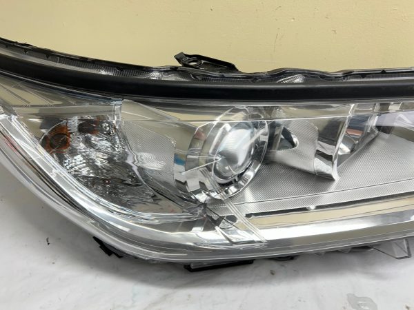 ALL TABS  2017 2018 2019  TOYOTA HIGHLANDER HALOGEN FRONT RIGHT OEM HEADLIGHT - Image 7