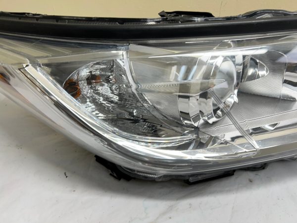 ALL TABS  2017 2018 2019  TOYOTA HIGHLANDER HALOGEN FRONT RIGHT OEM HEADLIGHT - Image 8