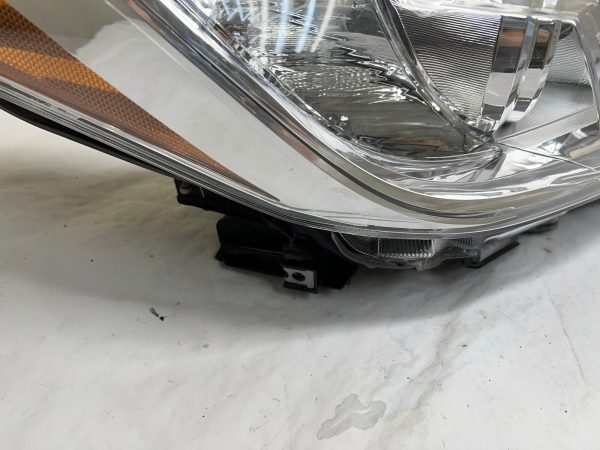 ALL TABS  2017 2018 2019  TOYOTA HIGHLANDER HALOGEN FRONT RIGHT OEM HEADLIGHT - Image 9