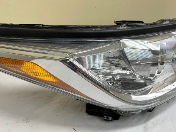 ALL TABS  2017 2018 2019  TOYOTA HIGHLANDER HALOGEN FRONT RIGHT OEM HEADLIGHT - Image 10