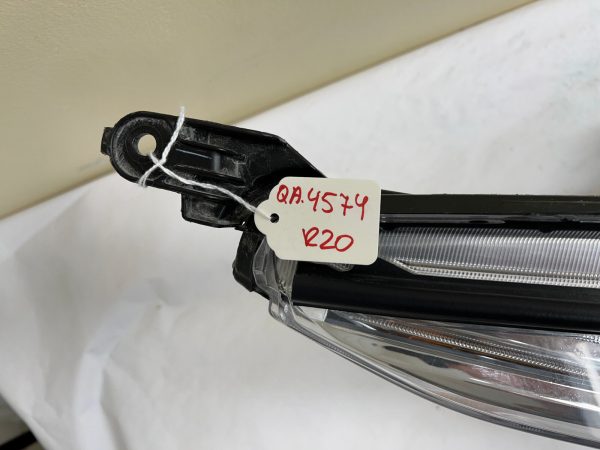 ALL TABS  2017 2018 2019  TOYOTA HIGHLANDER HALOGEN FRONT RIGHT OEM HEADLIGHT - Image 13