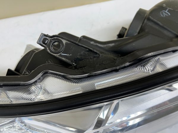 ALL TABS  2017 2018 2019  TOYOTA HIGHLANDER HALOGEN FRONT RIGHT OEM HEADLIGHT - Image 14