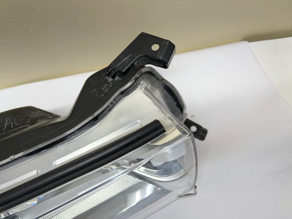 ALL TABS  2017 2018 2019  TOYOTA HIGHLANDER HALOGEN FRONT RIGHT OEM HEADLIGHT - Image 16