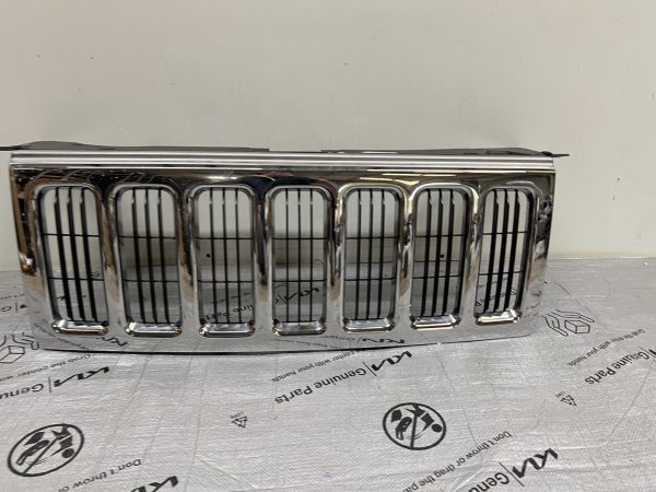 2006 2007 2008 2009 2010 JEEP COMMANDER CHROME OEM GRILLE - Image 2