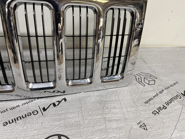 2006 2007 2008 2009 2010 JEEP COMMANDER CHROME OEM GRILLE - Image 4