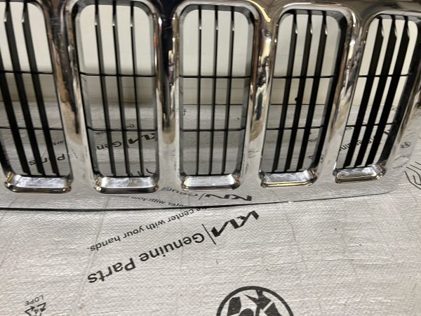 2006 2007 2008 2009 2010 JEEP COMMANDER CHROME OEM GRILLE - Image 5