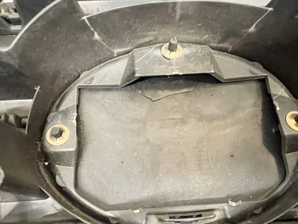 2011 2012 2013 2014 TOYOTA LAND CRUISER FRONT OEM GRILLE GENUINE DAMAGED - Image 12