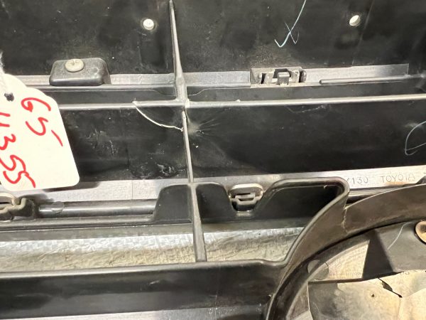 2011 2012 2013 2014 TOYOTA LAND CRUISER FRONT OEM GRILLE GENUINE DAMAGED - Image 13