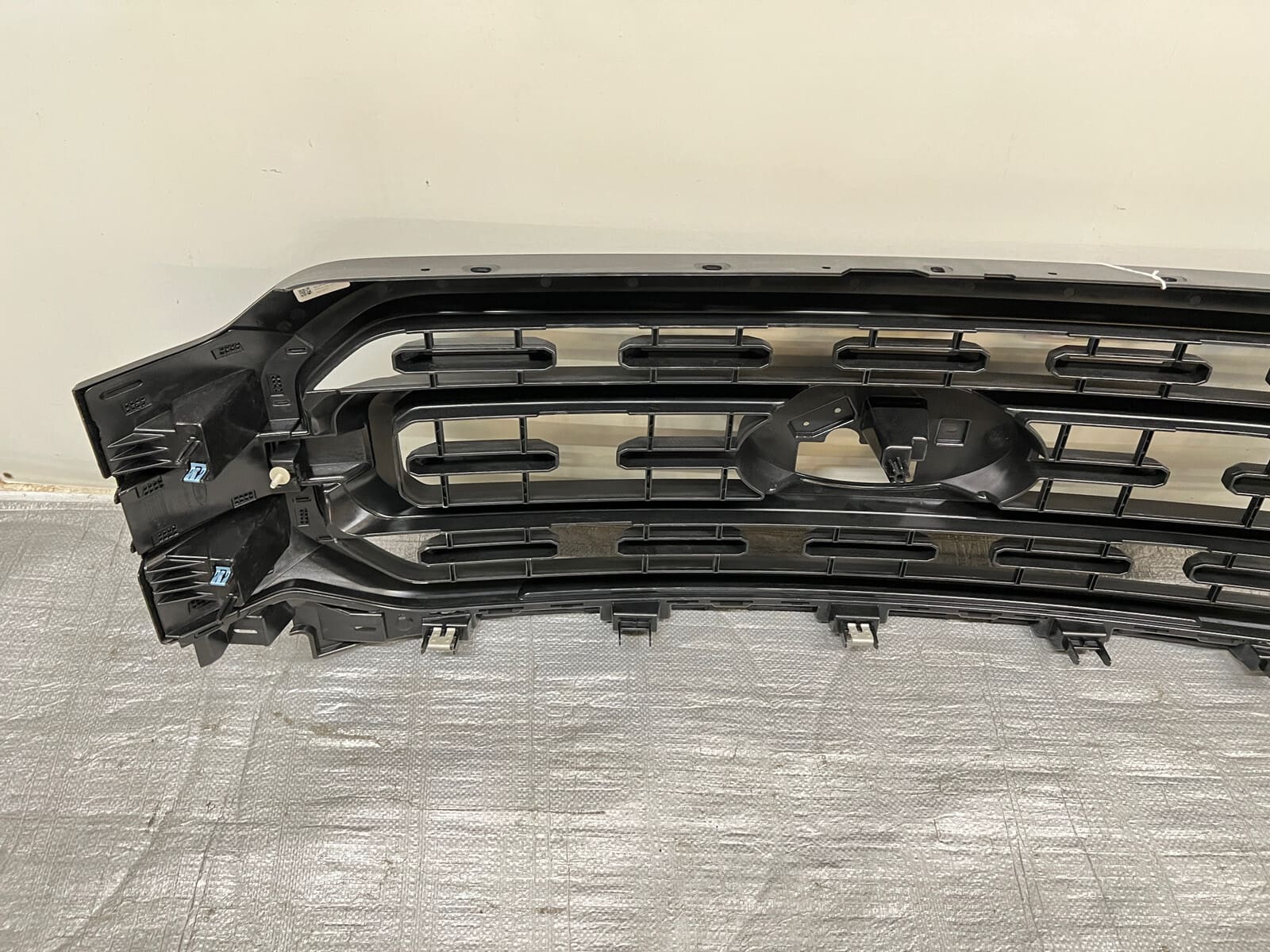 🌟 2021 2022 2023 FORD F150 FRONT OEM GRILLE GENUINE. ML348200AD5YZ9 - Image 16