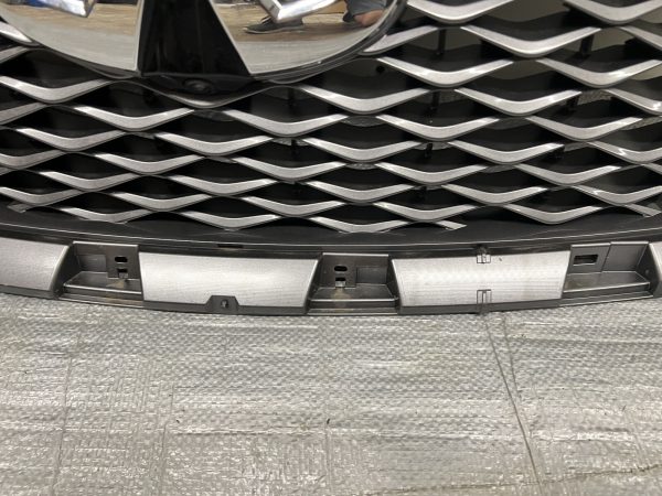 62310-6GW0A 2018 2019 2020 2021 INFINITI QX80 FRONT OEM GRILLE CAMERA NO TRIM - Image 6