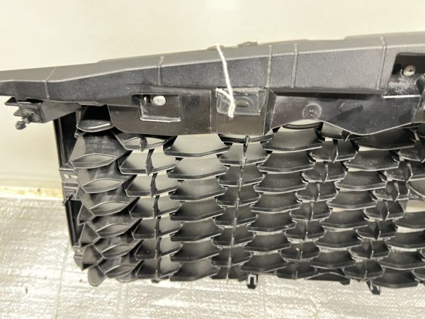 62310-6GW0A 2018 2019 2020 2021 INFINITI QX80 FRONT OEM GRILLE CAMERA NO TRIM - Image 15