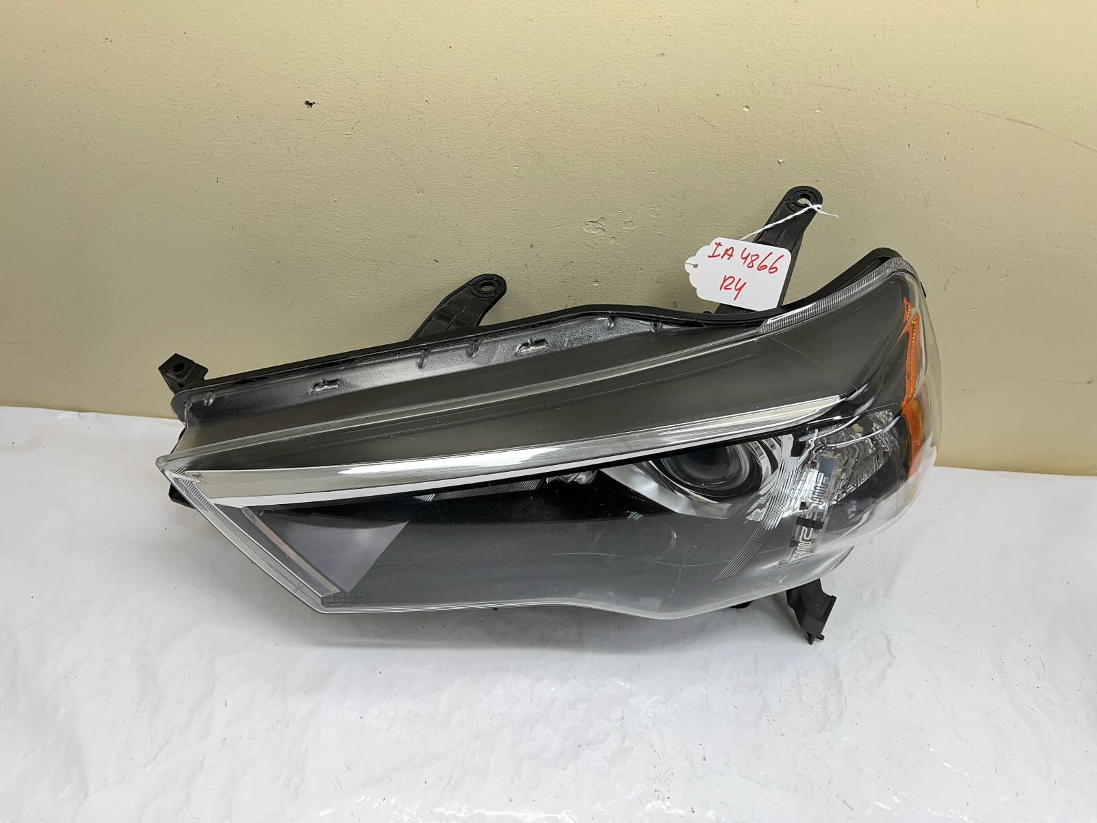 2014 2015 2016 2017 2018 2018 2020 TOYOTA 4RUNNER HALOGEN LEFT OEM HEADLIGHT