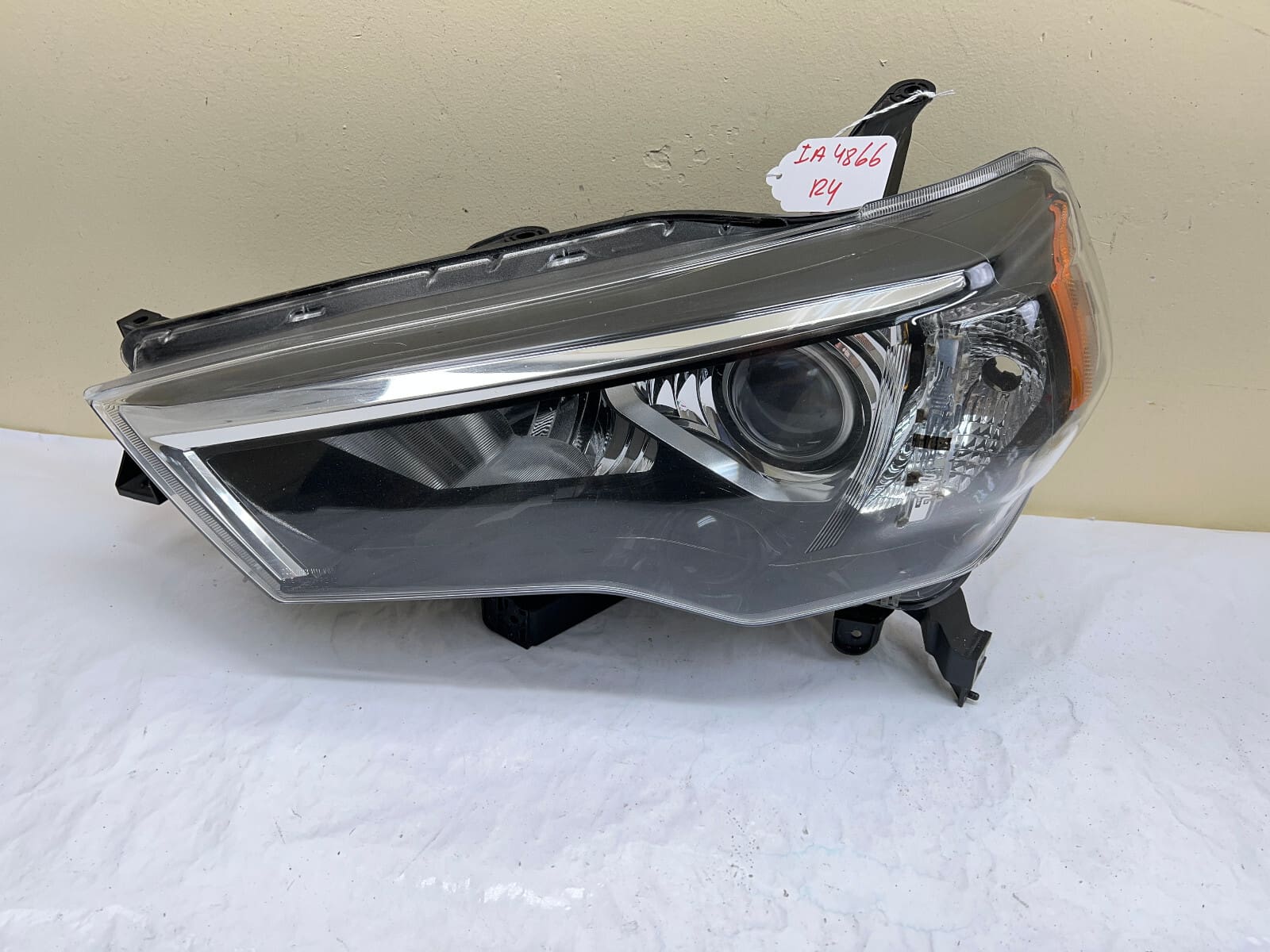 2014 2015 2016 2017 2018 2018 2020 TOYOTA 4RUNNER HALOGEN LEFT OEM HEADLIGHT - Image 2