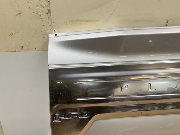 NICE 2018 2019 2020 FORD F150 PLATINUM REAR OEM TAILGATE GENUINE FOR STEP - Image 3