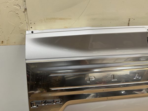NICE 2018 2019 2020 FORD F150 PLATINUM REAR OEM TAILGATE GENUINE FOR STEP - Image 4
