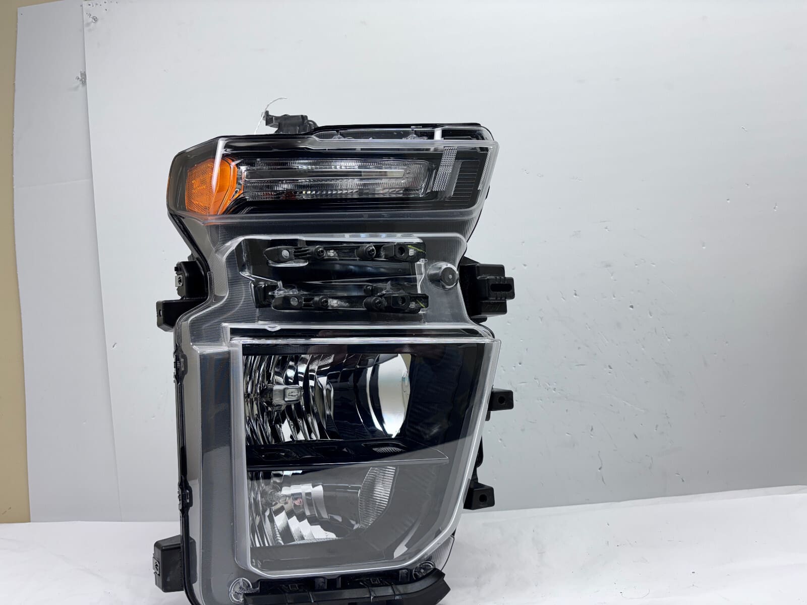 2020 2021 2022 2023 CHEVY SILVERADO 2500 3500 HALOGEN RIGHT OEM HEADLIGHT