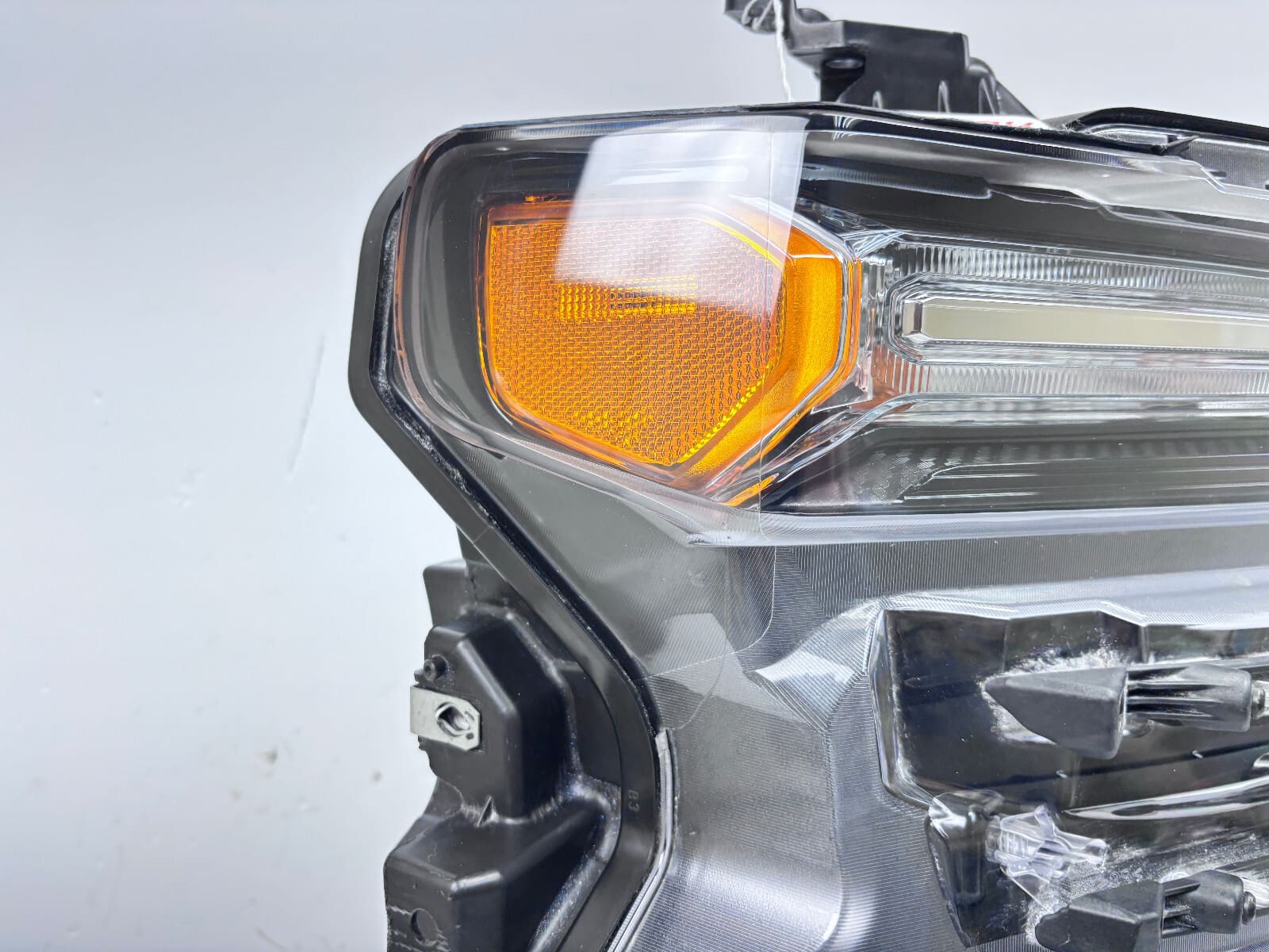 2020 2021 2022 2023 CHEVY SILVERADO 2500 3500 HALOGEN RIGHT OEM HEADLIGHT - Image 12
