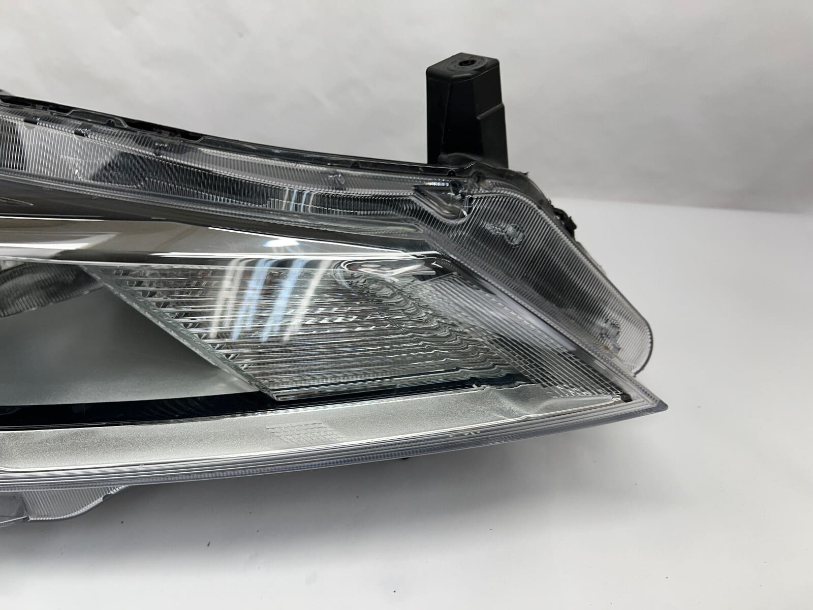 2021 2022 2023 NISSAN KICKS HALOGEN FRONT RIGHT OEM HEADLIGHT 260105R00A - Image 3