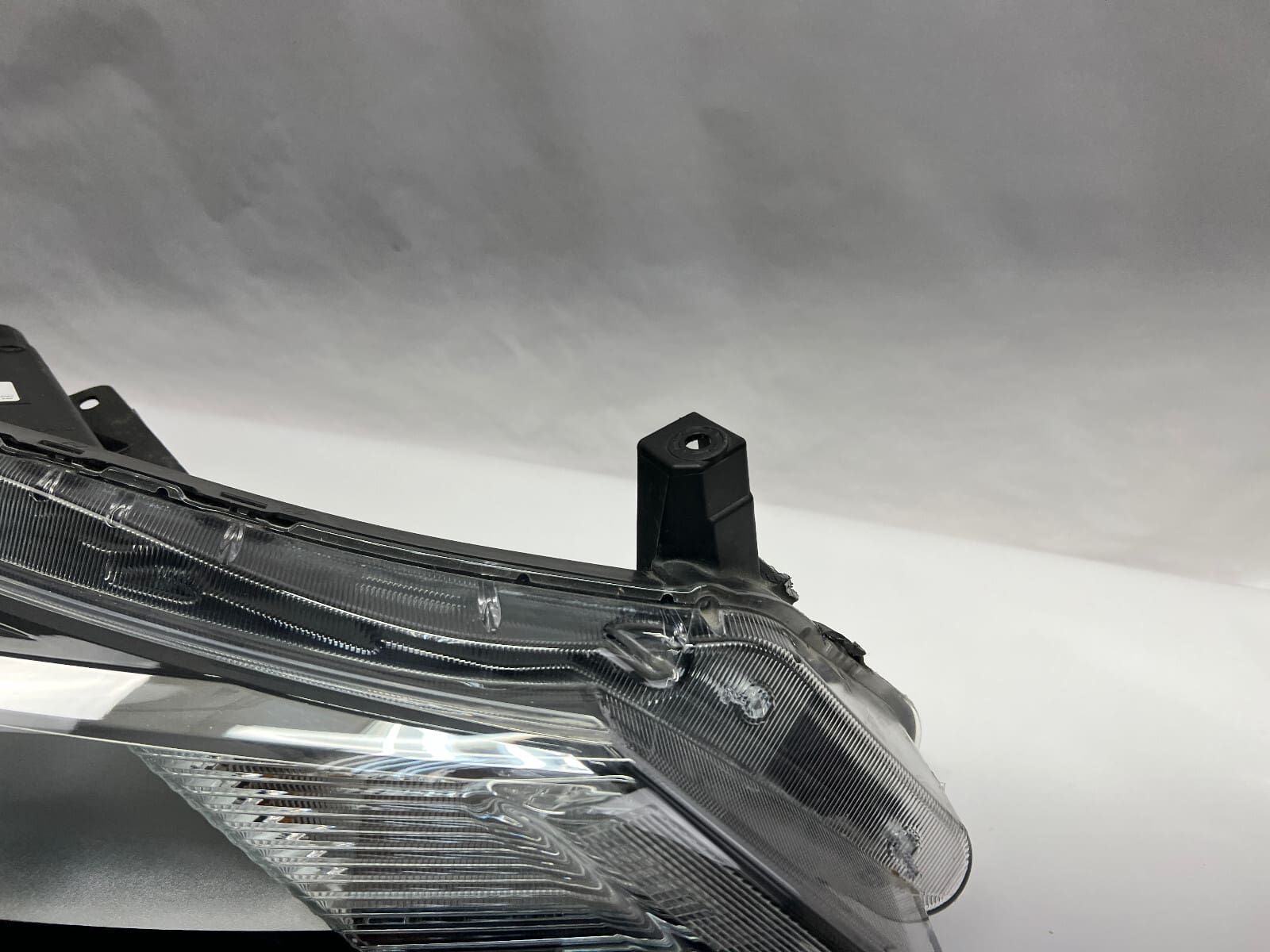 2021 2022 2023 NISSAN KICKS HALOGEN FRONT RIGHT OEM HEADLIGHT 260105R00A - Image 4