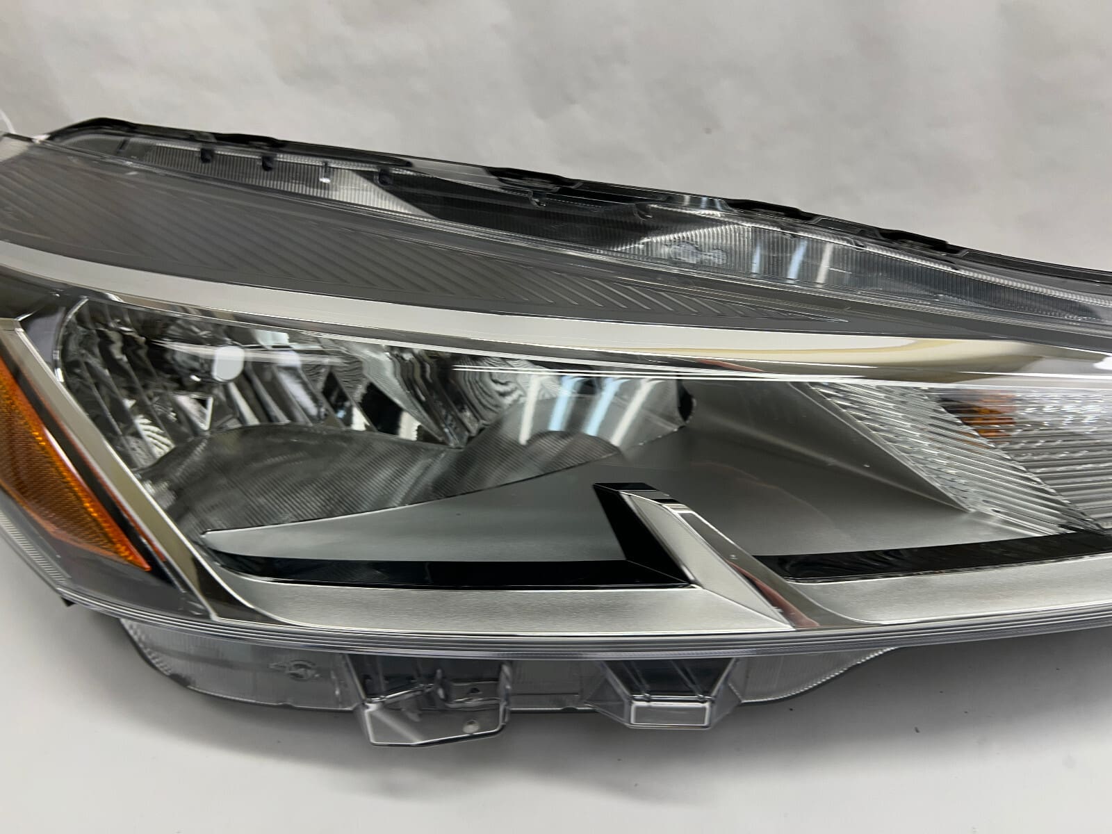 2021 2022 2023 NISSAN KICKS HALOGEN FRONT RIGHT OEM HEADLIGHT 260105R00A - Image 10