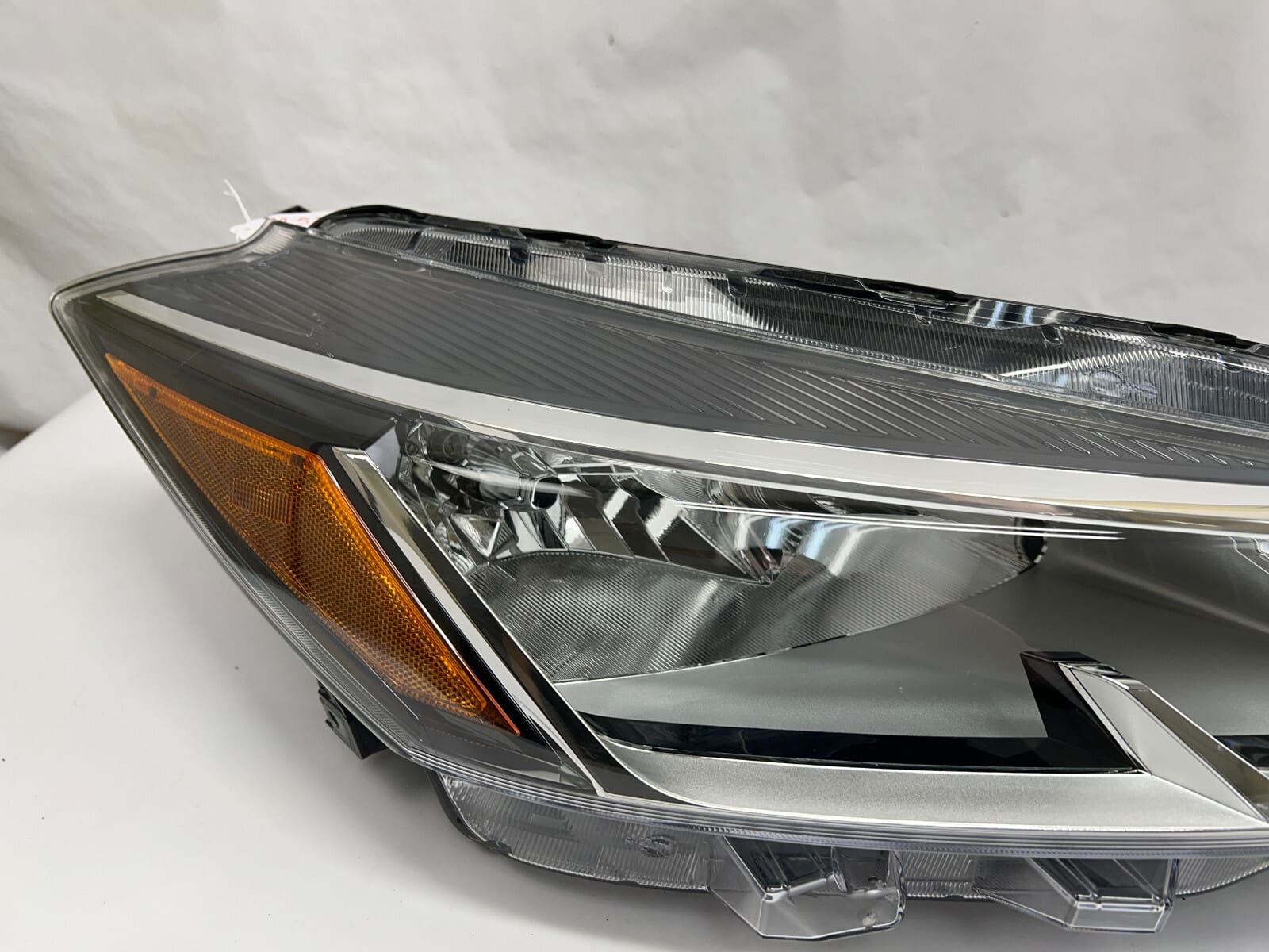 2021 2022 2023 NISSAN KICKS HALOGEN FRONT RIGHT OEM HEADLIGHT 260105R00A - Image 11