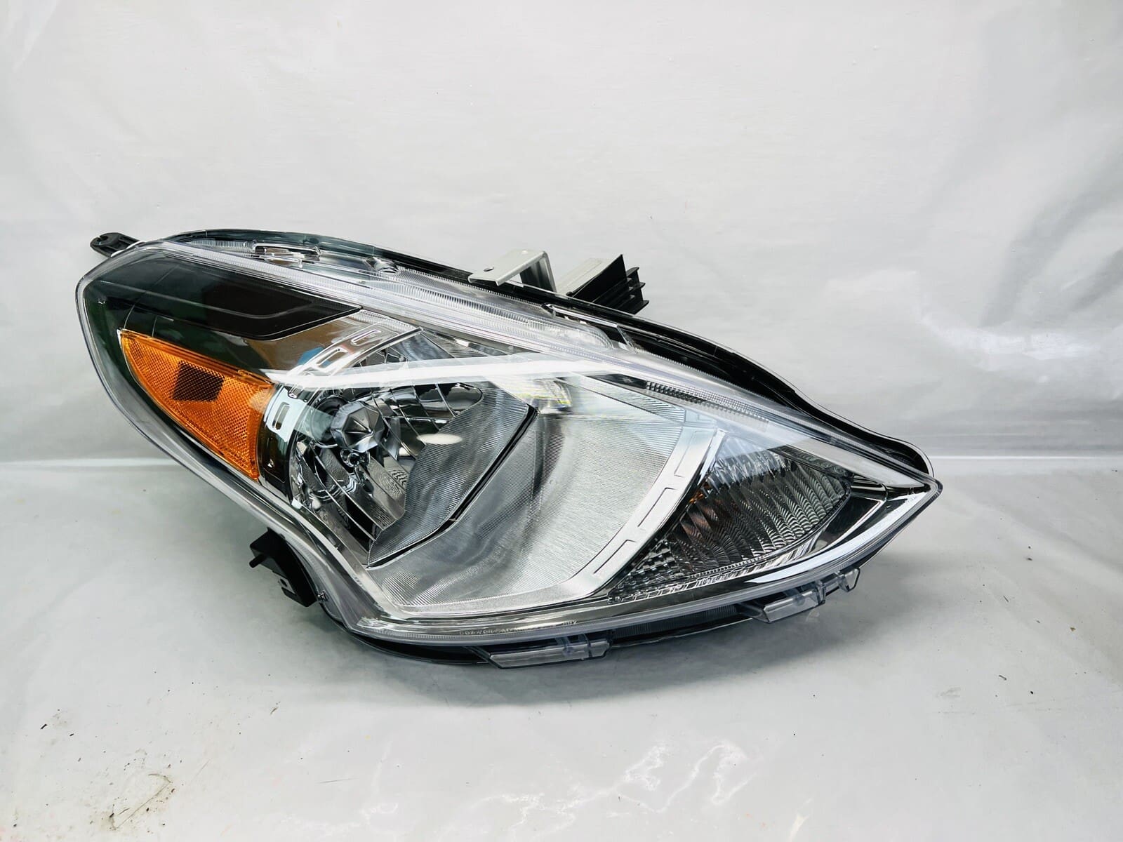 ⭐️ MINT 2015 2016 2017 2018 2019 NISSAN VERSA HALOGEN FRONT RIGHT HEADLIGHT - Image 2