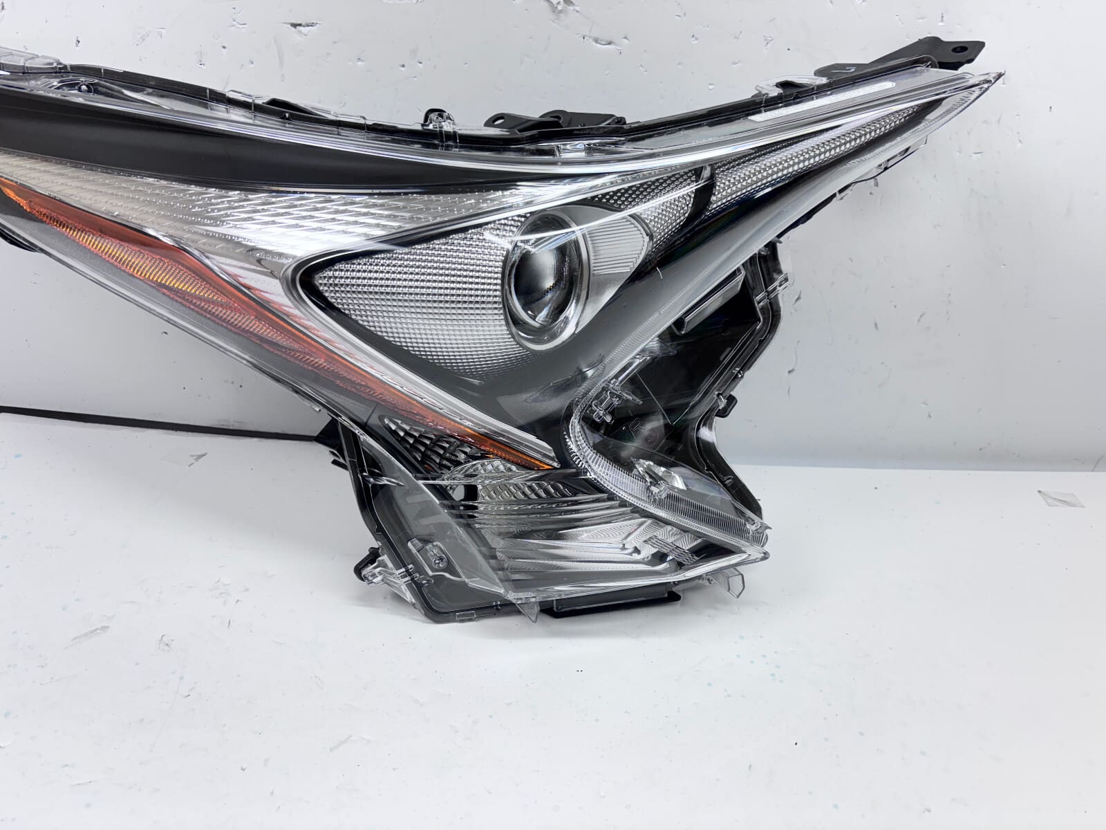 MINT 81140-47741 2016 2017 2018 TOYOTA PRIUS LED FRONT RIGHT OEM HEADLIGHT - Image 2