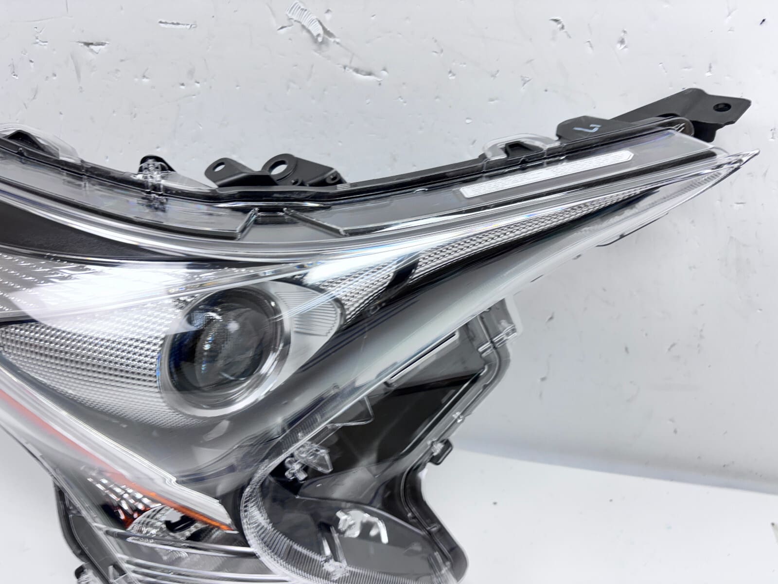 MINT 81140-47741 2016 2017 2018 TOYOTA PRIUS LED FRONT RIGHT OEM HEADLIGHT - Image 6