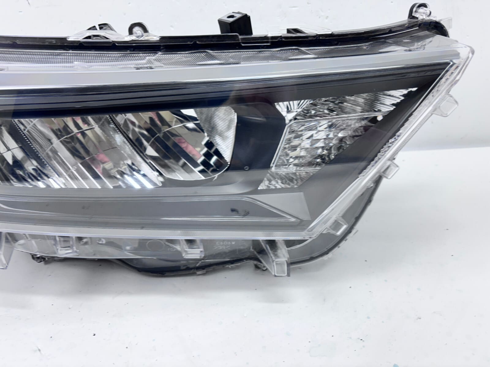 81100R152 2019 2020 2021 TOYOTA RAV4 LED BLACK BEZEL FRONT RIGHT OEM HEADLIGHT - Image 3