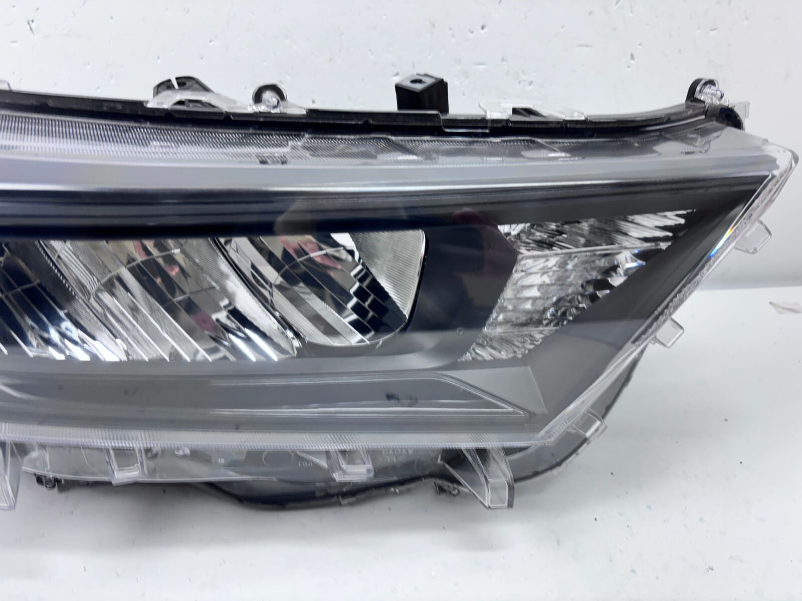81100R152 2019 2020 2021 TOYOTA RAV4 LED BLACK BEZEL FRONT RIGHT OEM HEADLIGHT - Image 4