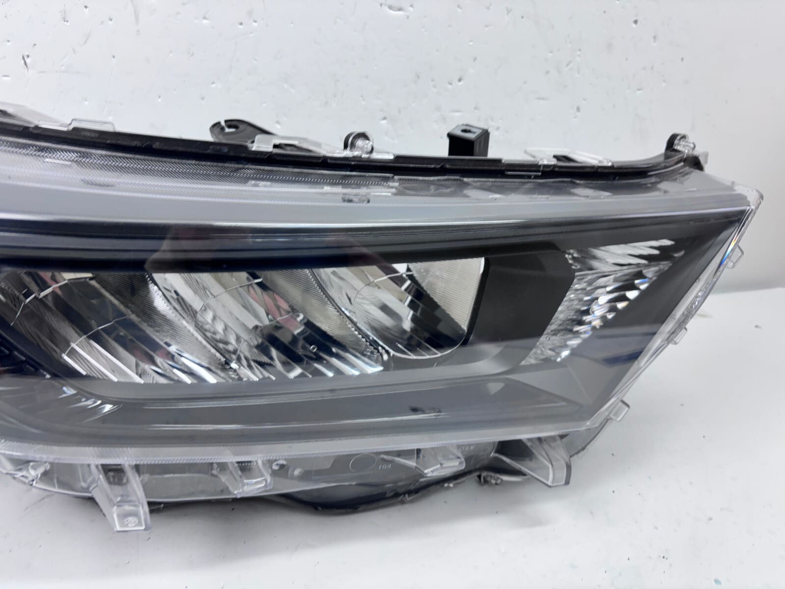 81100R152 2019 2020 2021 TOYOTA RAV4 LED BLACK BEZEL FRONT RIGHT OEM HEADLIGHT - Image 5