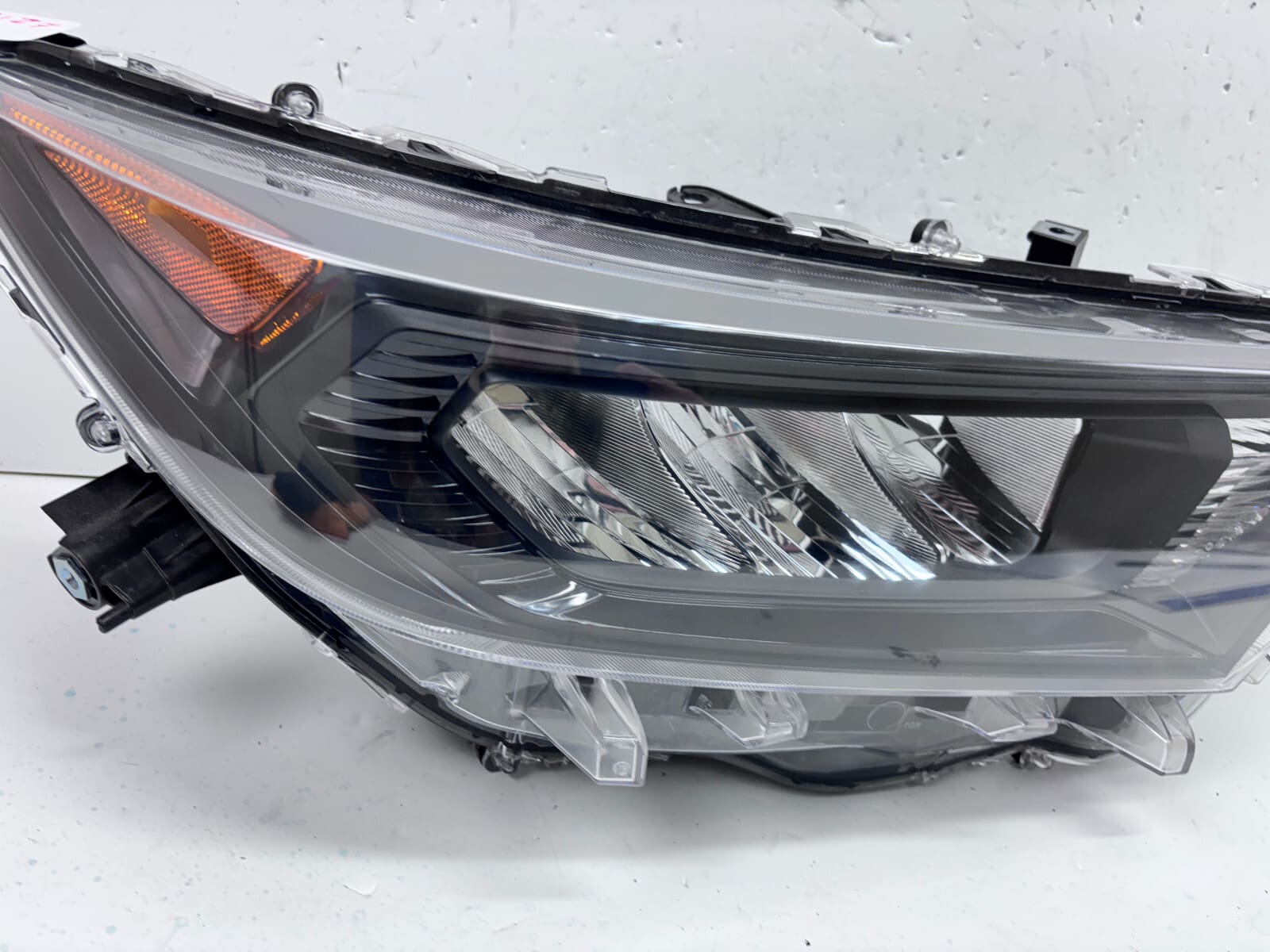 81100R152 2019 2020 2021 TOYOTA RAV4 LED BLACK BEZEL FRONT RIGHT OEM HEADLIGHT - Image 7