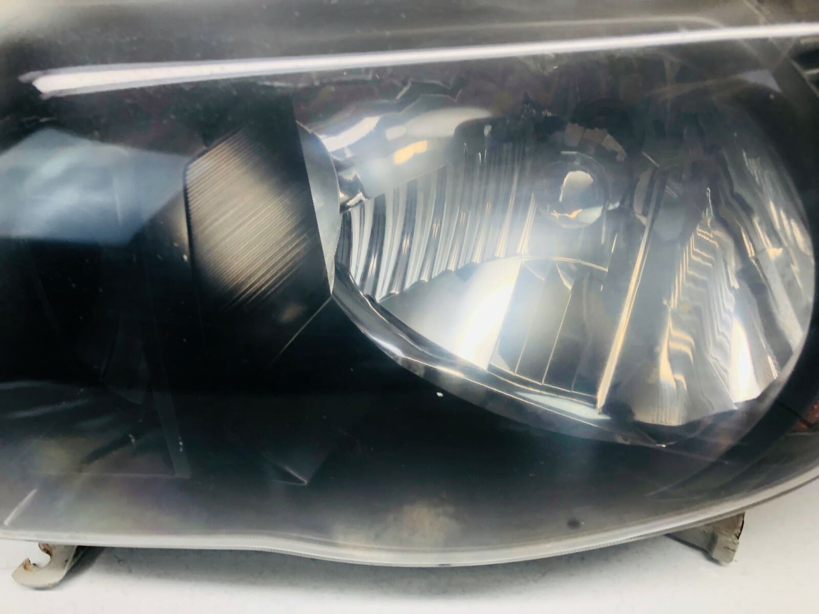 2005 2006 2007 2008 2009 2010 2011 TOYOTA TACOMA BLACK TRIM LEFT OEM HEADLIGHT - Image 3