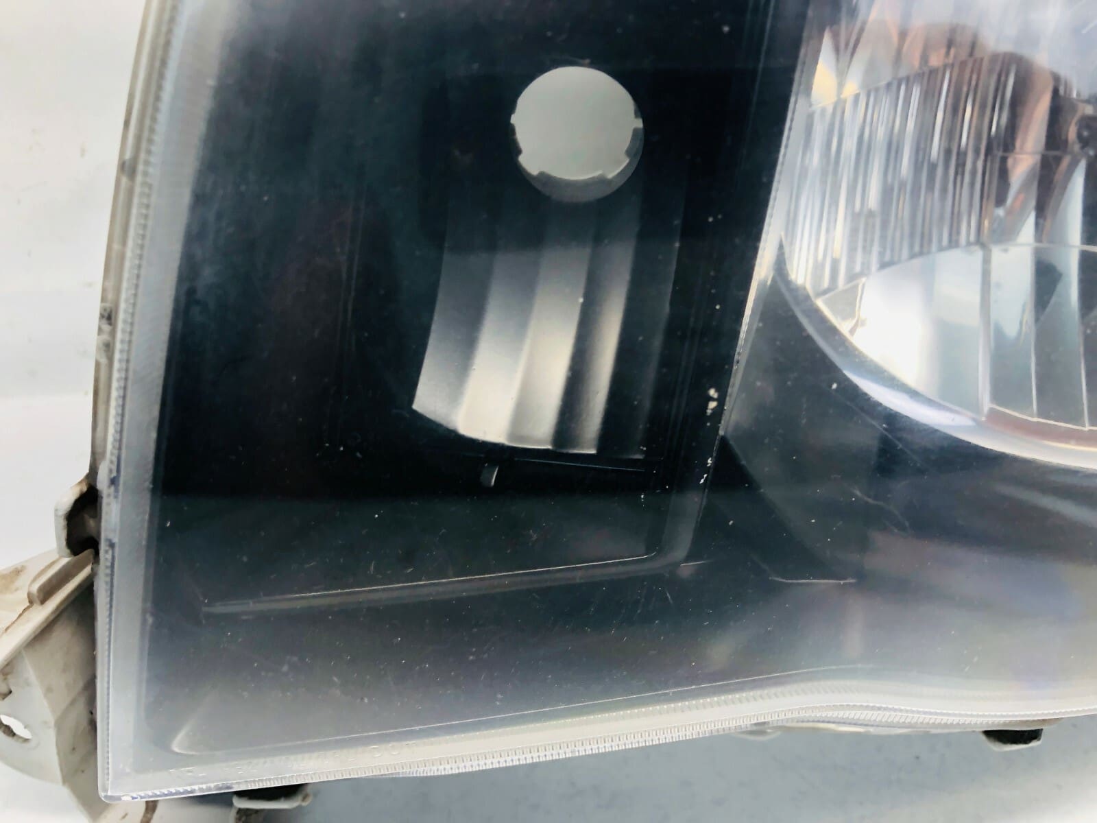 2005 2006 2007 2008 2009 2010 2011 TOYOTA TACOMA BLACK TRIM LEFT OEM HEADLIGHT - Image 5