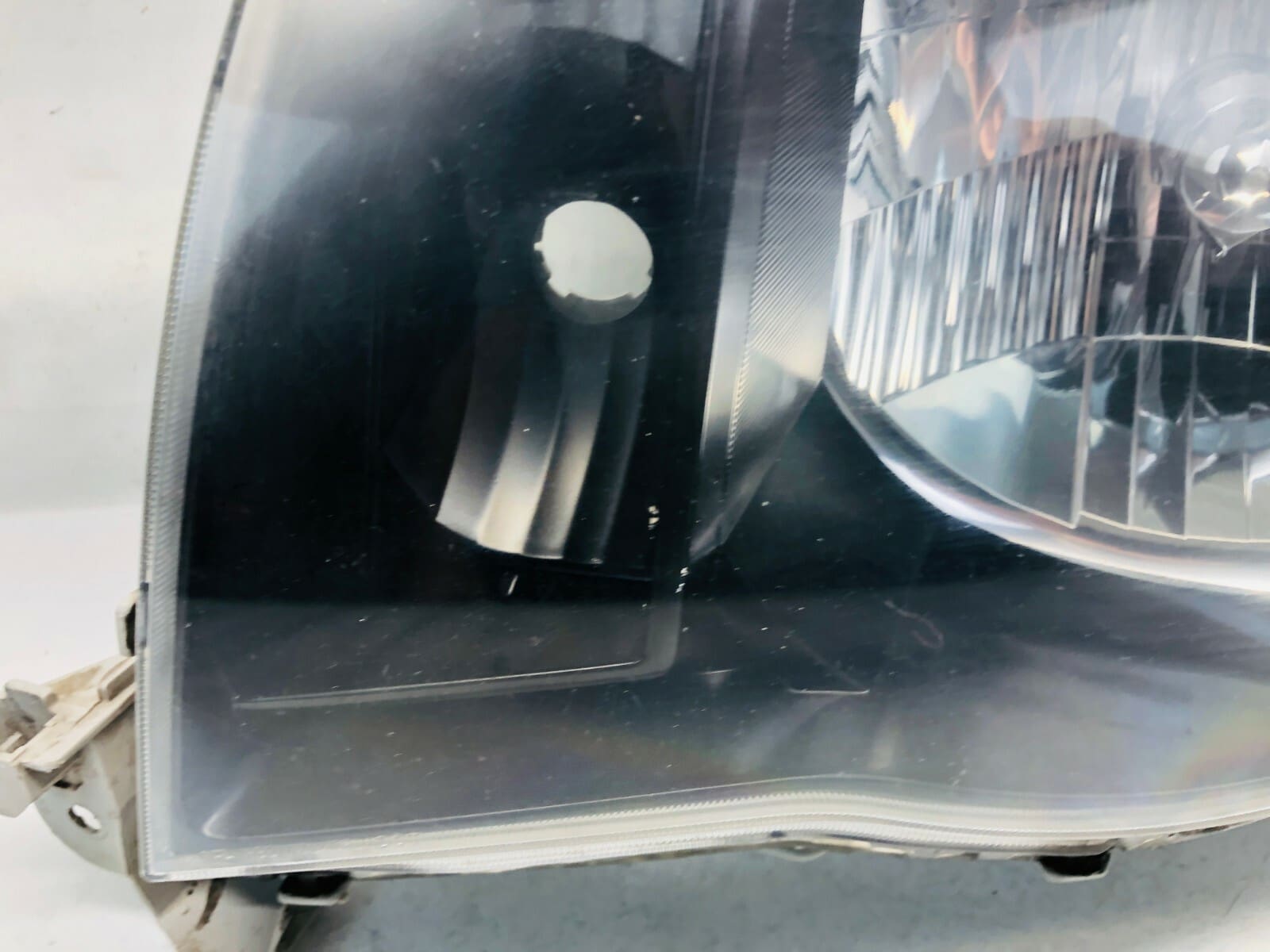 2005 2006 2007 2008 2009 2010 2011 TOYOTA TACOMA BLACK TRIM LEFT OEM HEADLIGHT - Image 6