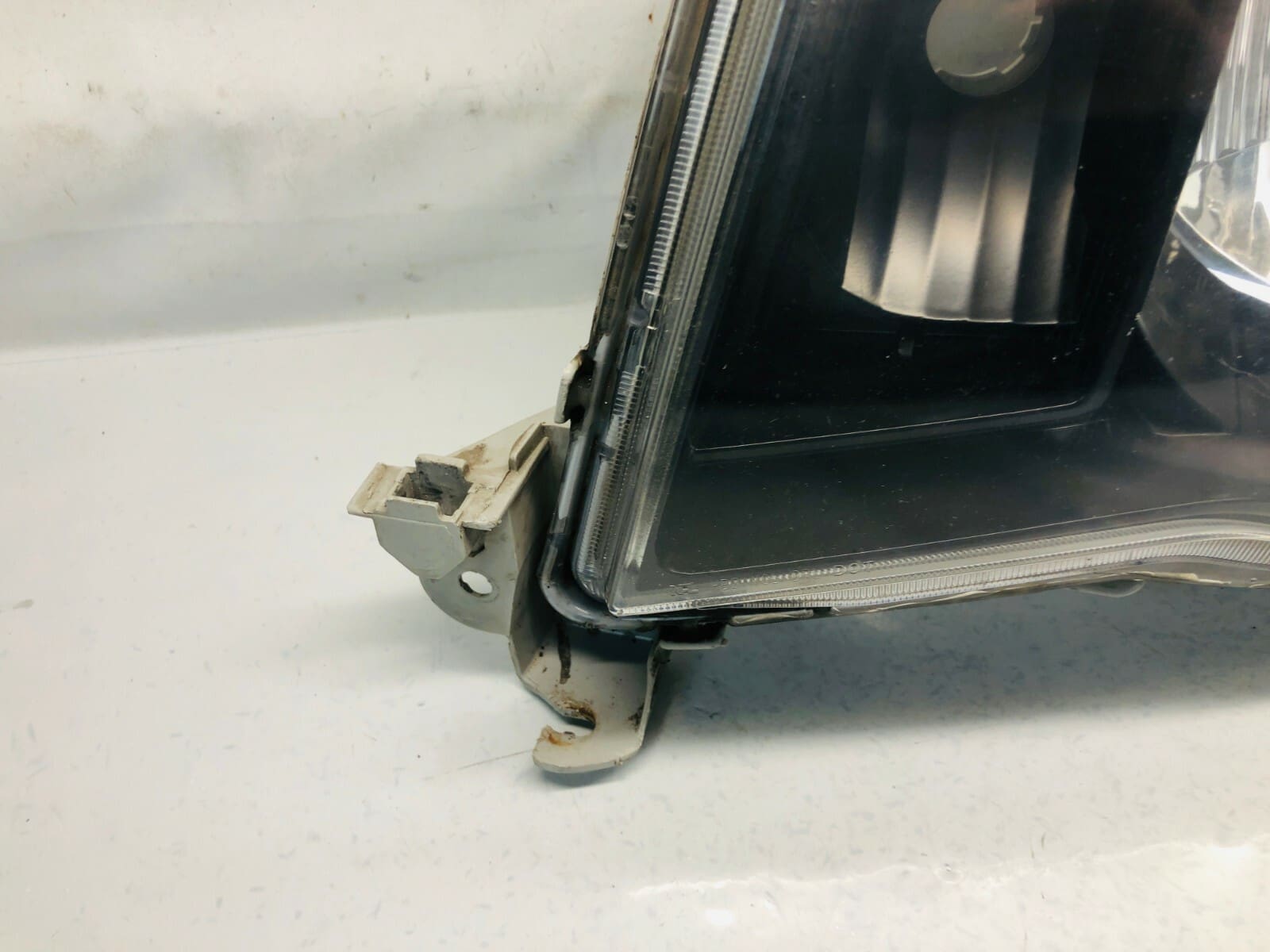 2005 2006 2007 2008 2009 2010 2011 TOYOTA TACOMA BLACK TRIM LEFT OEM HEADLIGHT - Image 8