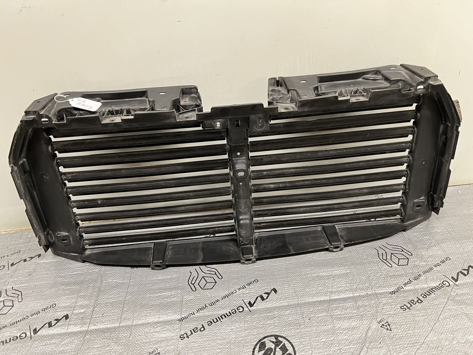 2015 2016 2017 FORD F150 Front OEM RADIATOR GRILLE SHUTTER GENUINE BROKEN TAB