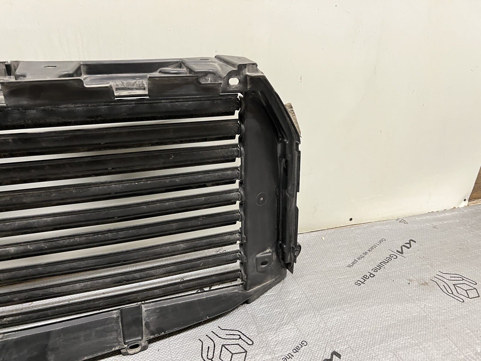2015 2016 2017 FORD F150 Front OEM RADIATOR GRILLE SHUTTER GENUINE BROKEN TAB - Image 4